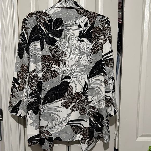 Chico's Black and White Floral Blazer - Picture 5 of 7